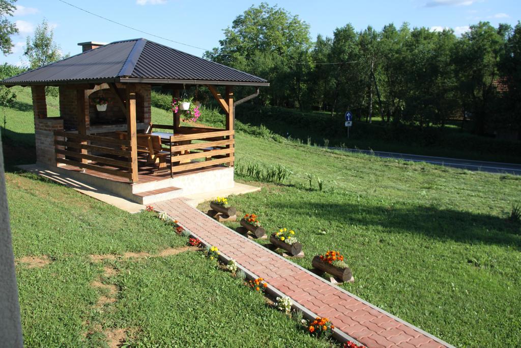 Apartment Ante Slunj Exterior photo